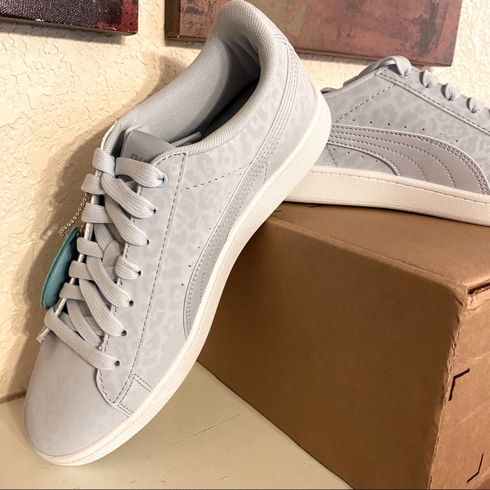 PUMA Vikky v2 Wildcat sneakers, NWT, gray/purple